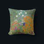 Coussin Gustav Klimt Fleur Jardin Cottage Nature<br><div class="desc">Un beau tableau de jardin - c'est un tableau classique de Gustav Klimt,  appelé Cottage Garden,  ou Bauergarten,  1907,  qui est un gros plan d'un jardin fleuri,  un tableau floral coloré.</div>