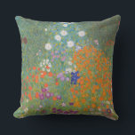 Coussin Gustav Klimt Fleur Jardin Cottage Nature<br><div class="desc">Un beau tableau de jardin - c'est un tableau classique de Gustav Klimt,  appelé Cottage Garden,  ou Bauergarten,  1907,  qui est un gros plan d'un jardin fleuri,  un tableau floral coloré.</div>