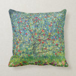 Coussin Gustav Klimt : Pommier<br><div class="desc">Un beau coussin classique comportant un pommier coloré,  peint par le peintre symboliste autrichien Gustav Klimt.</div>