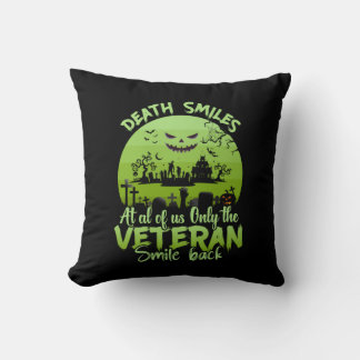 Coussin Halloween At Al Of Us Only The Veteran Smile Back