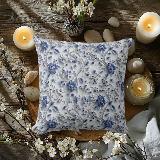 Coussin Harmonie Botanique Bleu Argent – Élégante Florale  (Créateur téléchargé)