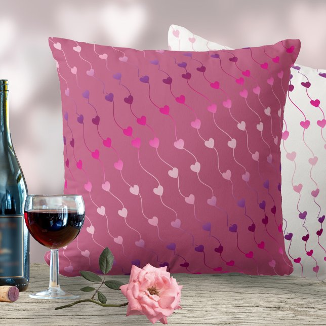 Coussin Heart on a String Pattern (Créateur téléchargé)