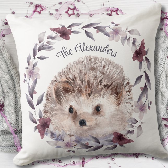 Coussin Hedgehog Cute Woodland Aquarelle Nom monographique (Hedgehog Cute Watercolor Illustration Monogram Name Throw Pillow)