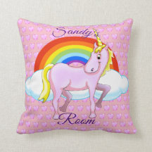 Coussin heureux de carré de licorne