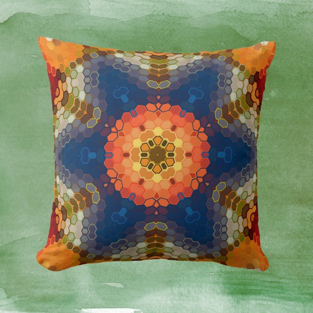 Coussin Hex Mandala bleu orange et rouge (Blue Orange and Red Hexagon Mandala Throw Pillow by Wormhole Orbital)
