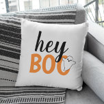 Coussin Hey Boo Orange White Funny Halloween Ghost<br><div class="desc">Moderne et mignon "Hey Boo" Halloween décoration maison design coussin avec texte en noir,  orange et blanc avec un petit accent fantôme.</div>