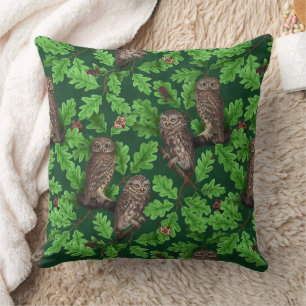 Coussin Hiboux dans la forêt sur fond vert foncé