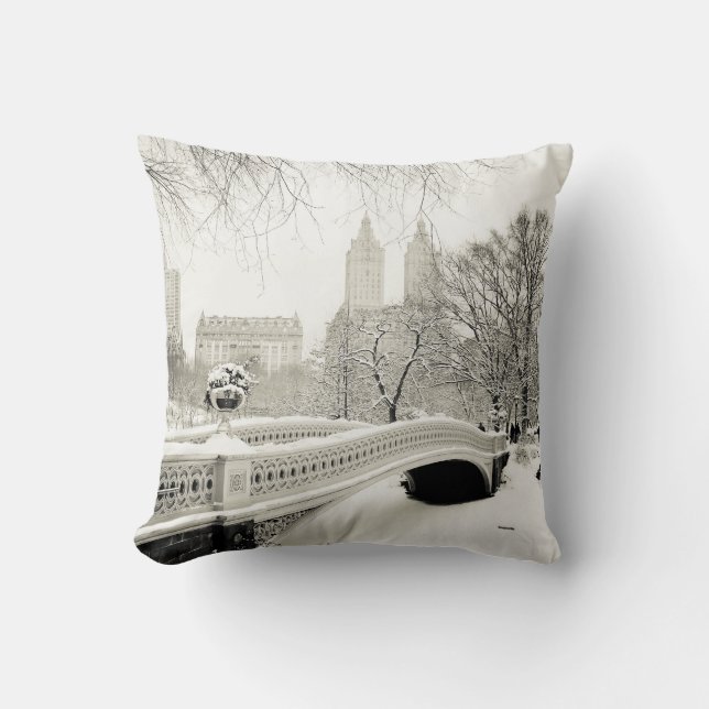 Coussin Hiver de Central Park - neige sur le pont d'arc (Recto)