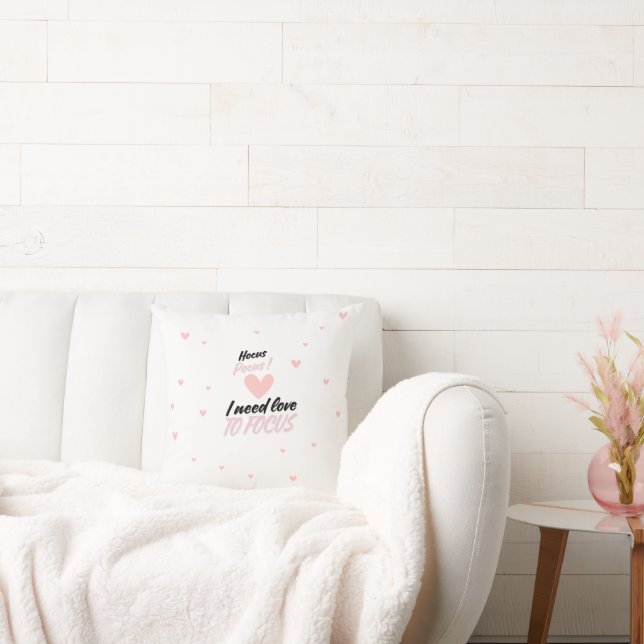 Coussin Hocus Pocus I need love to focus (Canapé)