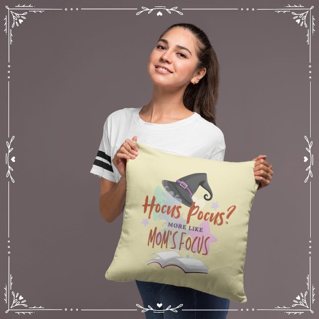 Coussin Hocus Pocus ? Plutôt comme le focus de maman (Hocus Pocus? More Like Mom's Focus Cover from The Beekeeper Store)