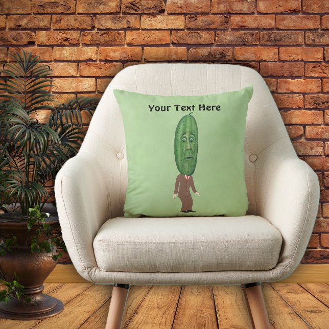 Coussin Homme amusant Grosse chatte verte avec le visage e (Fun man with green pickled head shocked face wearing brown suit on green decorative throw pillow.)