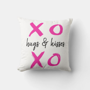 Coussin Hugs & baisers, xoxo, Saint-Valentin, rose