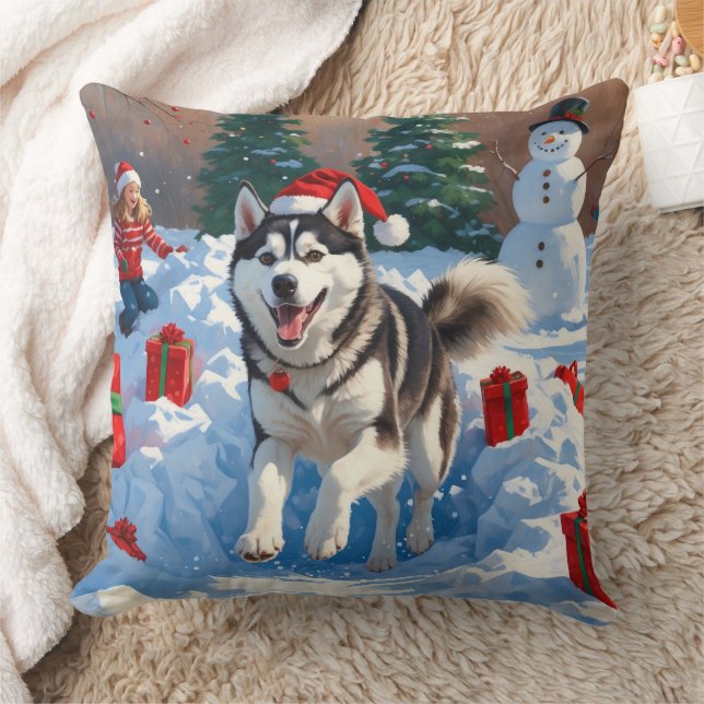 Coussin Husky sibérien courant dans la neige avec un chape (Couverture)