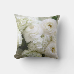 Coussin Hydrangées blanches et ranunculus