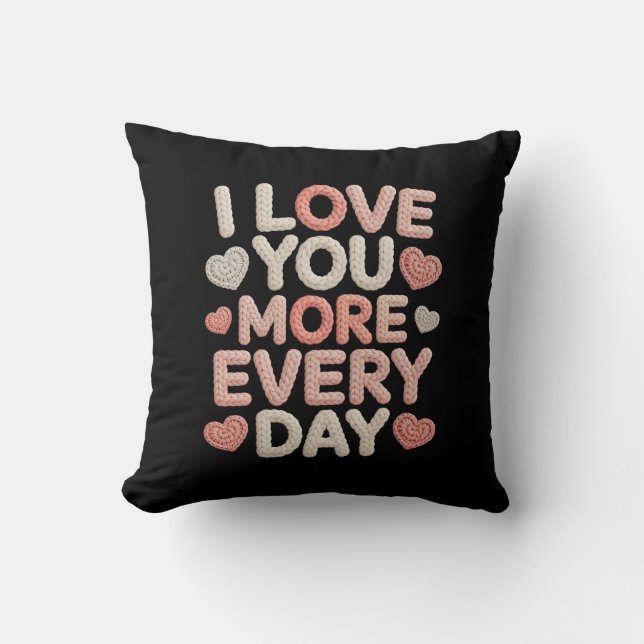 Coussin "I Love You More Every Day" Knitted Text & Crochet (Recto)