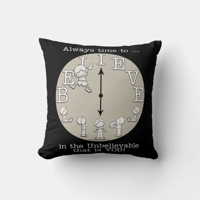 Coussin Il est temps de croire-petit garçon et horloge (Recto)