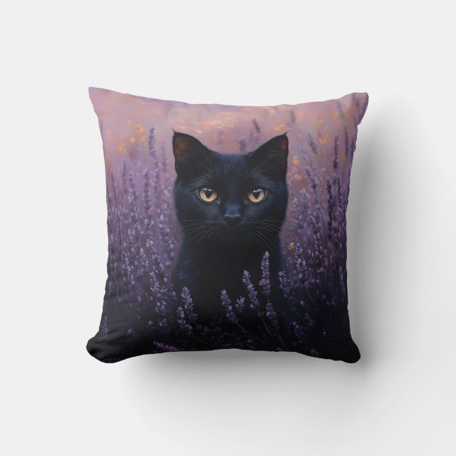 Coussin Illustration d'un chat noir dans un champ de lavan (Recto)