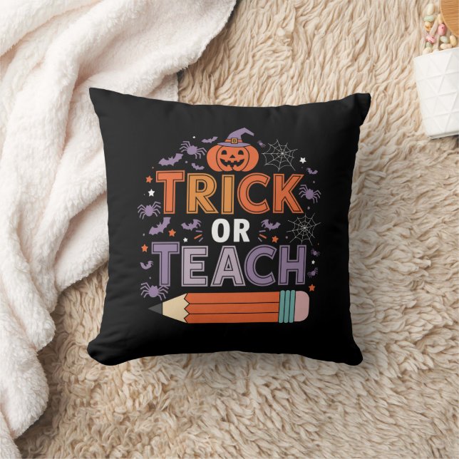 Coussin Ils mangent des chiens et des chats et des animaux (Couverture)