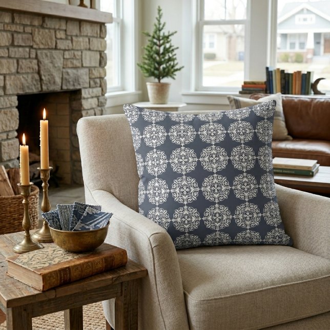Coussin Imprimé damassé classique bleu et blanc (Blue and White Classic Damask Print Throw Pillow)
