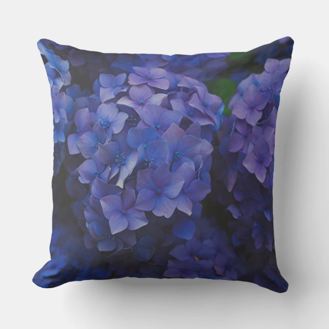 Coussin Indigo Hydrangea Dusk Throw Pillow (Recto)
