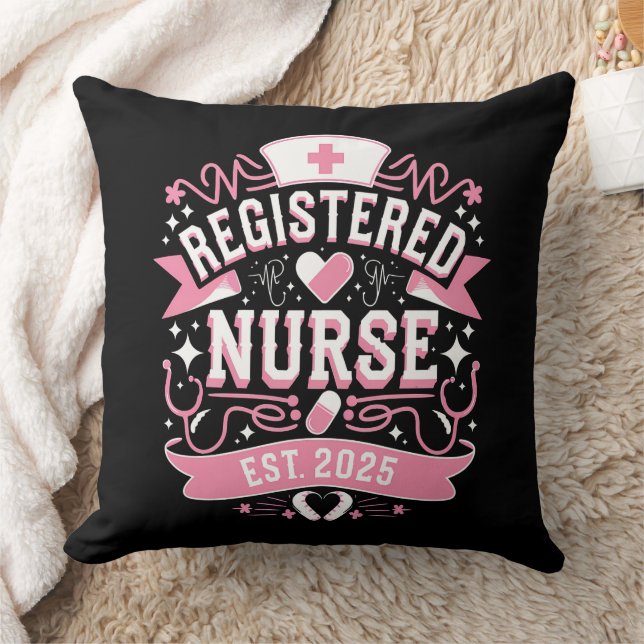 Coussin Infirmière diplômée Env 2025 Étudiant en soins inf (Couverture)