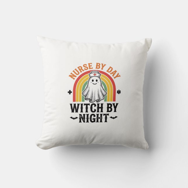 Coussin Infirmière le jour, sorcière la nuit, design fantô (Recto)