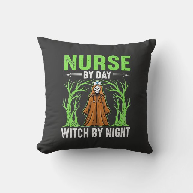 Coussin Infirmière le jour, sorcière la nuit, design Hallo (Recto)