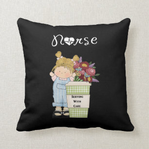 Coussin Infirmières servant avec soin