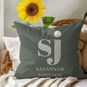 Coussin Initiales de monogramme de sauge élégantes 