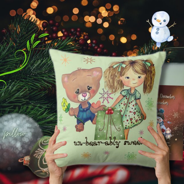 Coussin Insupportable douce fille et ours en peluche (Unbearably Sweet Girl and Teddy Bear Throw Pillow)