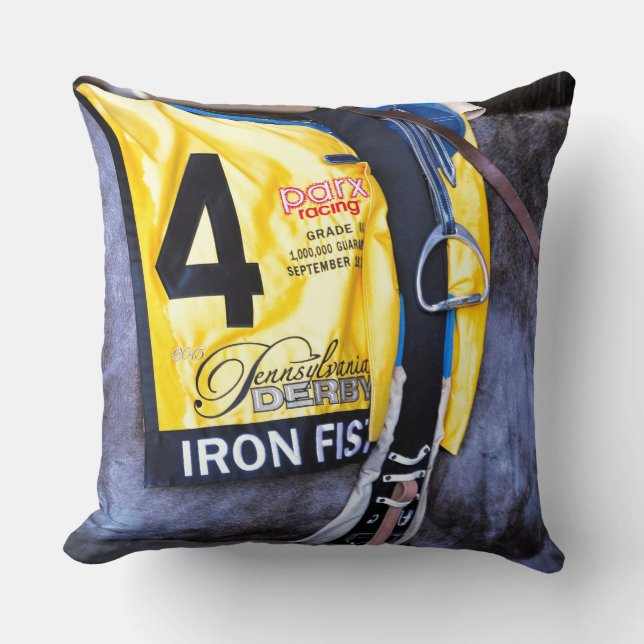 Coussin Iron Fist (Recto)