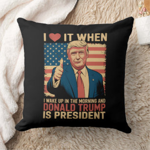 Coussin J'adore quand je me réveille et que Trump est prés