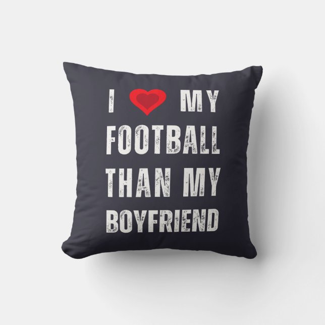 Coussin j'aime mon football plus que mon petit ami (Recto)
