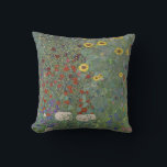 Coussin Jardin agricole avec tournesol par Gustav Klimt<br><div class="desc">Apportez la beauté de la célèbre peinture de Gustav Klimt dans votre maison avec notre jardin de ferme avec coussin de tournesols. Doté de détails incroyablement complexes et de couleurs vives, ce coussin est l'ajout parfait à tout espace de vie. L'impression de haute qualité capte l'essence de l'oeuvre, et le...</div>