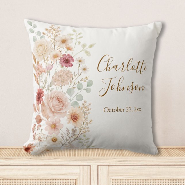Coussin Jardin de roses à l'aquarelle Élégant monogramme f (Créateur téléchargé)