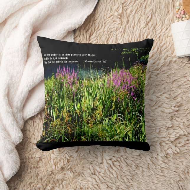 Coussin Jardin de tourbières avec 1 Corinthiens 3:7 (Couverture)