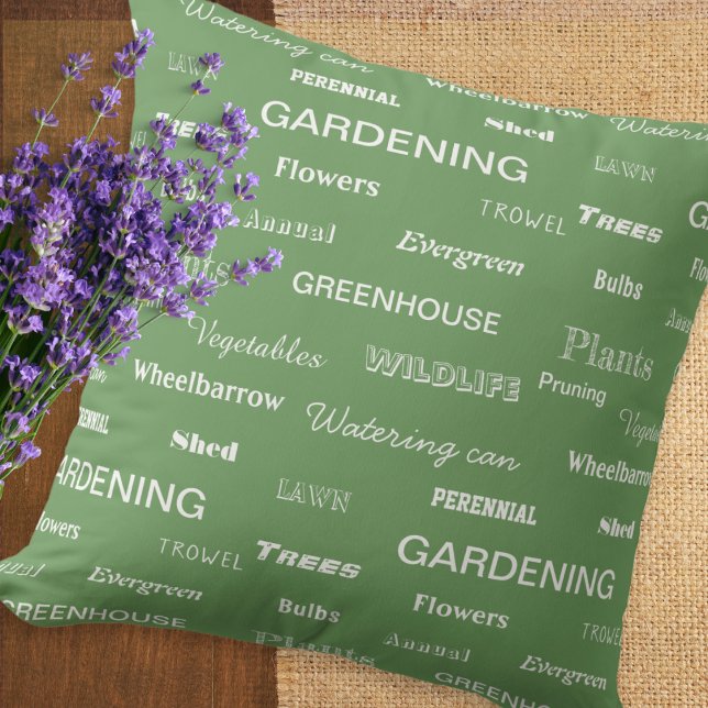 Coussin Jardin Paroles Jardin à motif vert à thème (An elegant throw pillow for garden lovers, patterned with gardening themed words, in green and white)