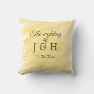 Coussin Jaune beurre pastel le mariage du nom du couple