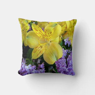 Coussin Jaune et Fleurs Lilac Violettes