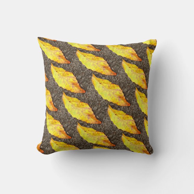 Coussin jaune sur gris feuilles d'automne fond solide (Recto)