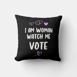 Coussin Je Suis Une Femme Qui Me Regarde Voter