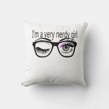 Je suis une fille très nue avec l'ombre des yeux r