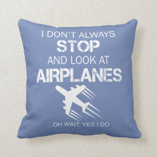 COUSSIN JE TOUJOURS N'ARRÊTE PAS ET NE REGARDE PAS L'AVION