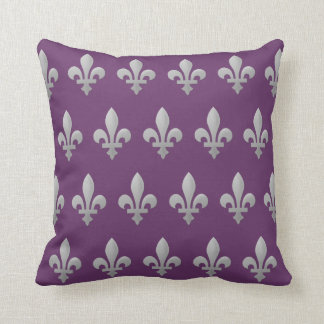 Coussin Jet pourpre majestueux argenté de Fleur de lys