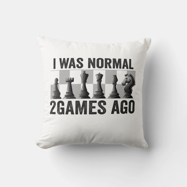 Coussin J'Étais Normal 2 Jeux Il ya Funny Chess PLayer Ama (Recto)