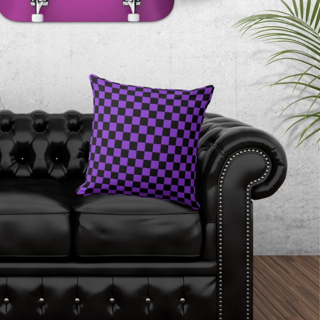 Coussin jeté à carreaux noir et violet (Créateur téléchargé)