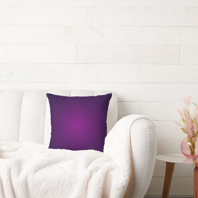 Coussin jeté aux teintes profondes de pourpre (Canapé)