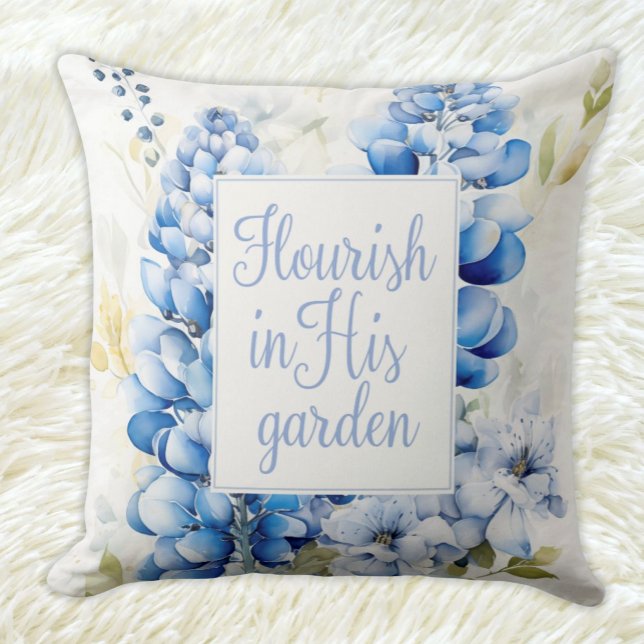 Coussin Jeter l'oreiller fleurir dans son jardin Cadeau de (Christian Easter Gift Throw Pillow Flourish in His Garden Bluebonnet Floral Bible Verse)
