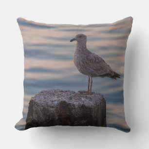 Coussin Jeune Mouette sur un Poteau en Bois