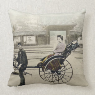 Coussin "Jinrikisha" devant un temple, c.1880 (main Co